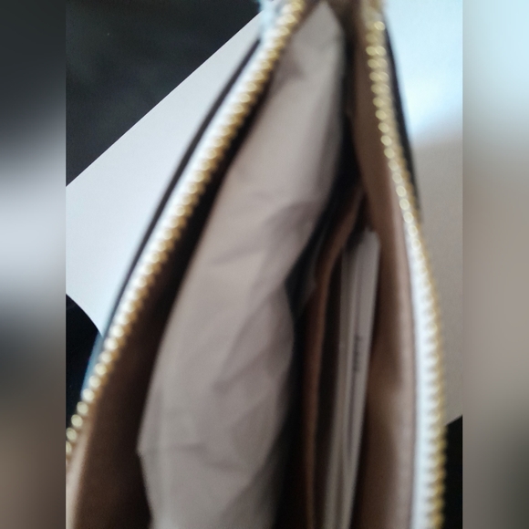 New Coach Wristlet With Gold Tone Heart Rivets New With Tags - Picture 5 of 10